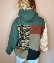 Load image into Gallery viewer, Carhartt Camo (Sm-Lg)