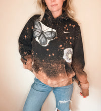 Load image into Gallery viewer, Nike Distressed Tapestry (Sm-Large)