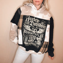 Load image into Gallery viewer, 2017 Harley Davidson (Sm-XL/cropped2XL)
